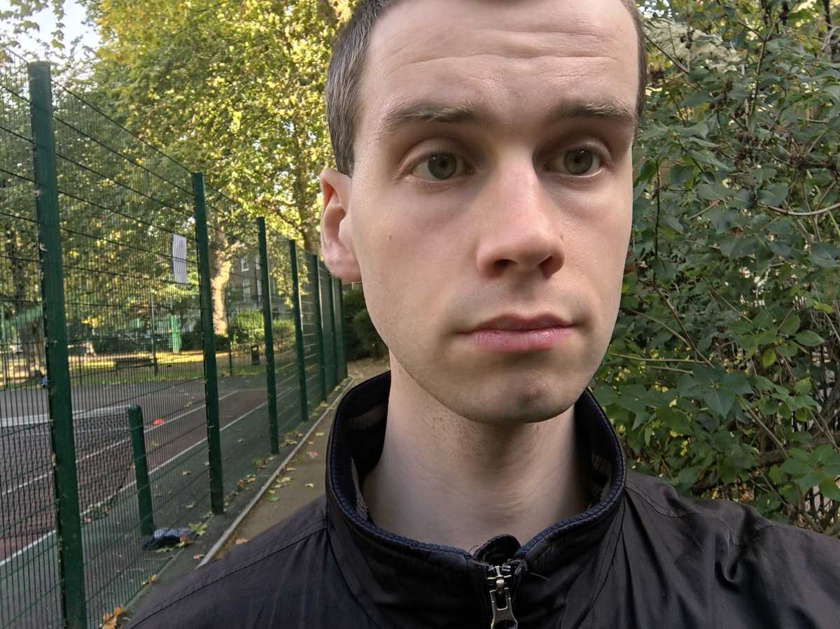 Xiaomi 12T camera test - selfie in park