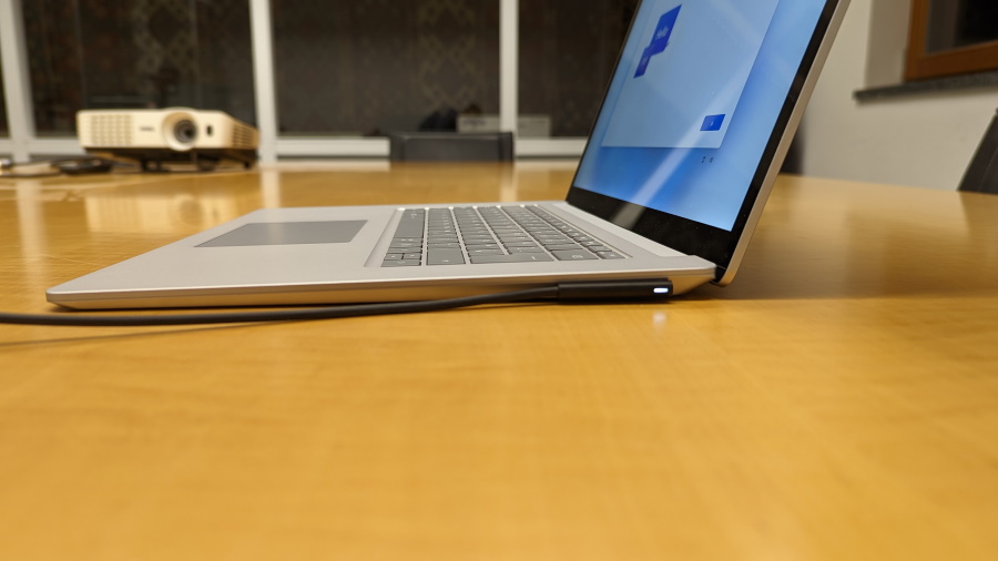 Microsoft Surface Laptop 5 Connect-Anschluss