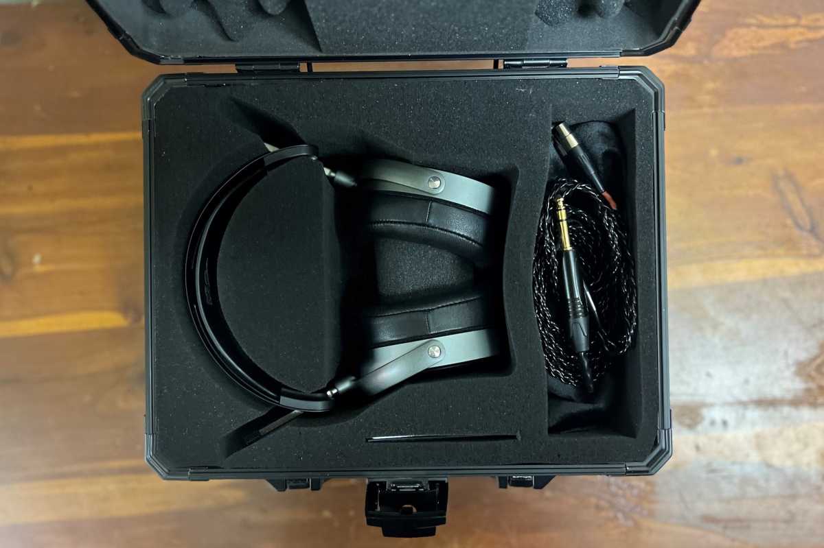 Audeze MM-500 with inside case