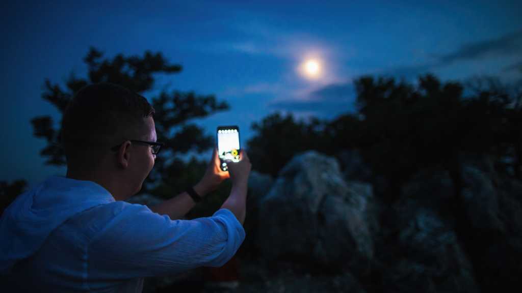 Image: Mond und Sternenhimmel perfekt mit dem Handy fotografieren