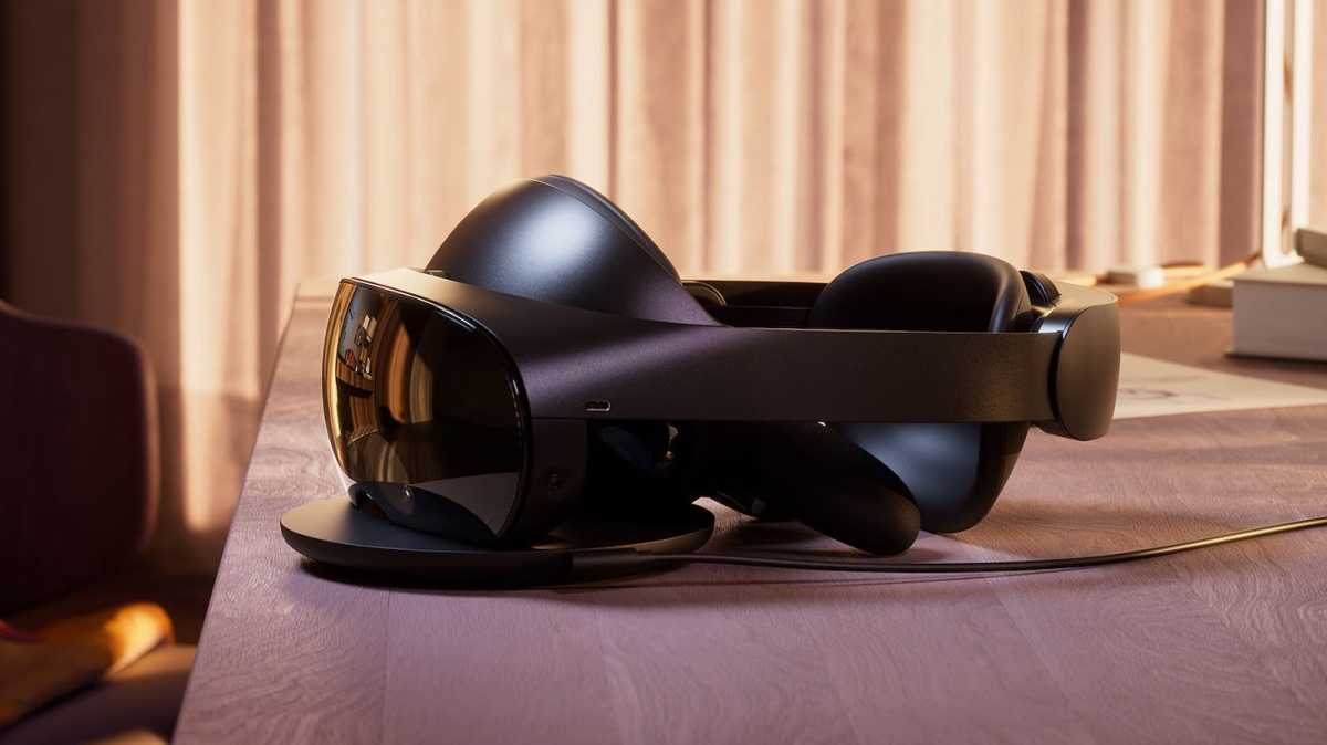 Die Quest Pro hat signifikant bessere Linsen – mit Quantum-Dot-Technologie, wie wir sie aus der TV-Welt kennen. Mark Zuckerberg will umbedingt die beste VR-Brille im Markt positionieren, bevor Apple 2023 mit Apple VR Glasses angreifen wird. 