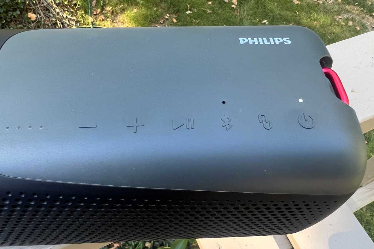 Philips S7807 Bluetooth speaker controls