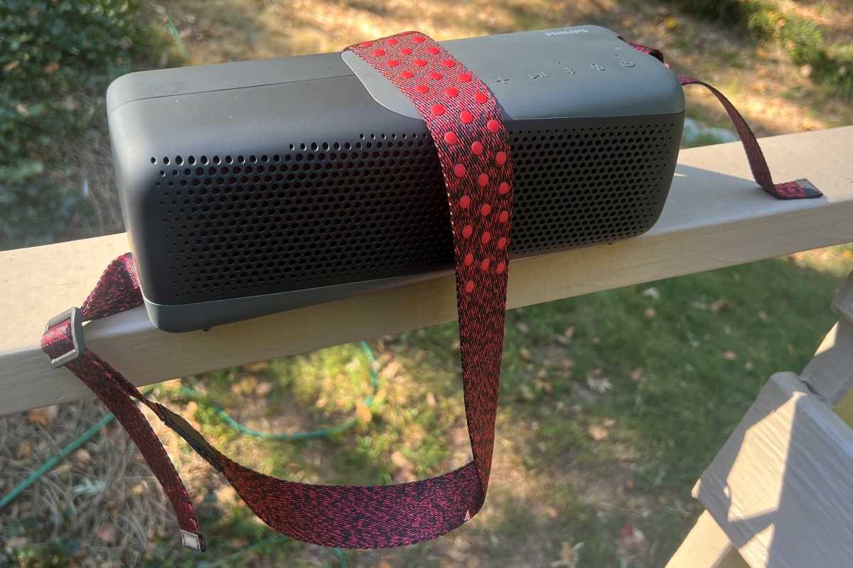 Philips S7807 Bluetooth speaker with carry strap
