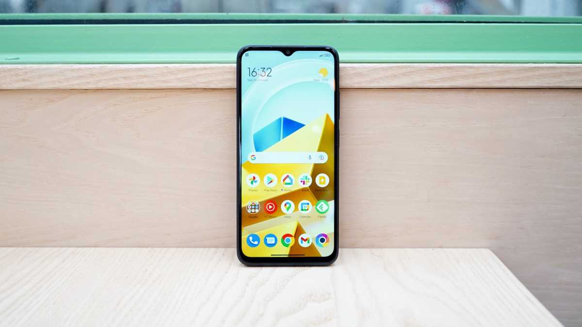 Poco M5 review: Design and build