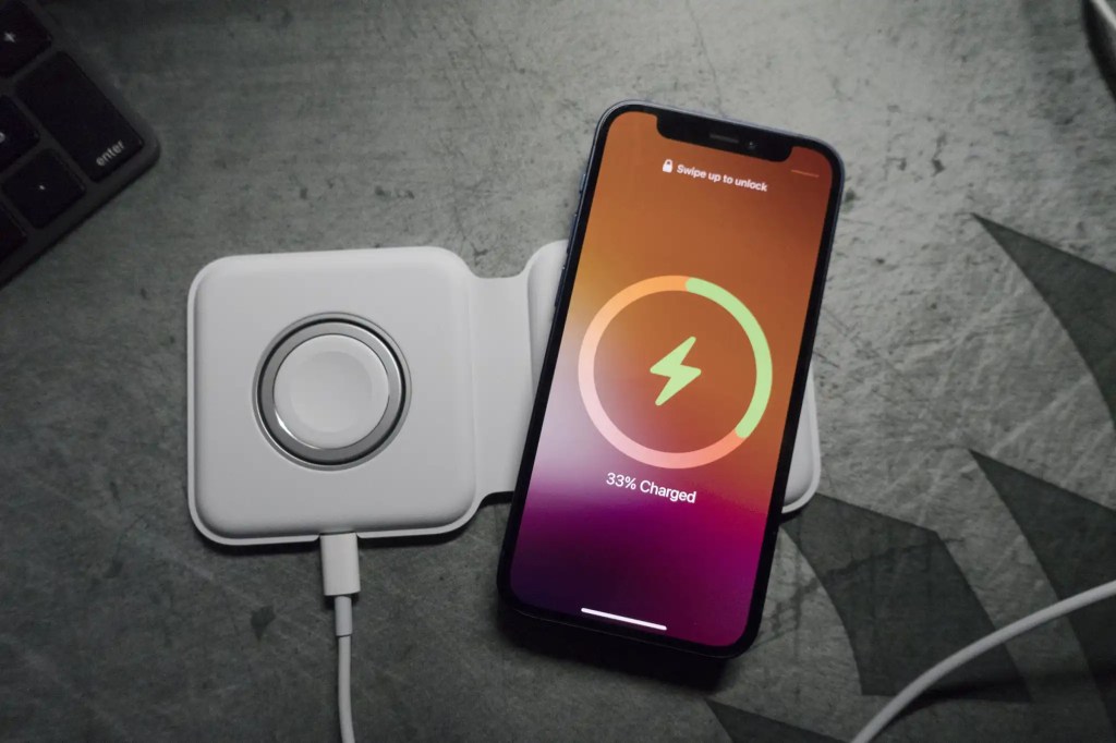 Image: RÃ¤tselhaftes Firmware-Update fÃ¼r den Magsafe-Duo-Charger