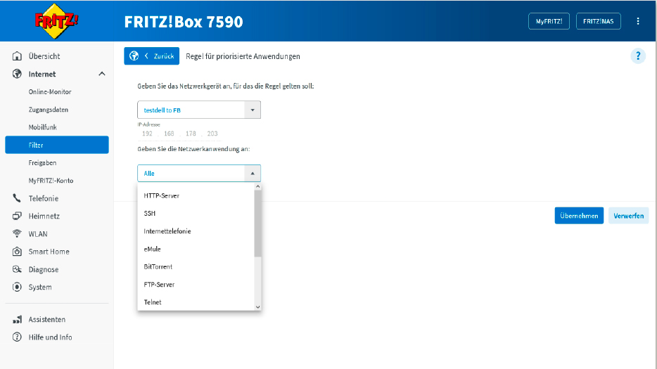 In den QoS-Einstellungen der Fritzbox können Sie für jede Anwendungsrubrik eine „Neue Regel“ erstellen. Dazu wählen Sie unter „Internet –› Filter –› Priorisierung“ im oberen Drop-down-Menü das Heimnetzgerät und im unteren die zu priorisierende Netzwerkanwendung.