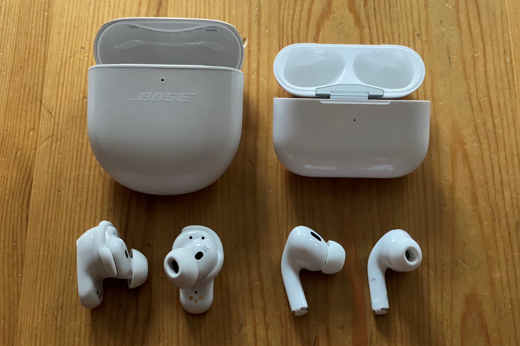 Bose wireless earbuds discount vs apple airpods