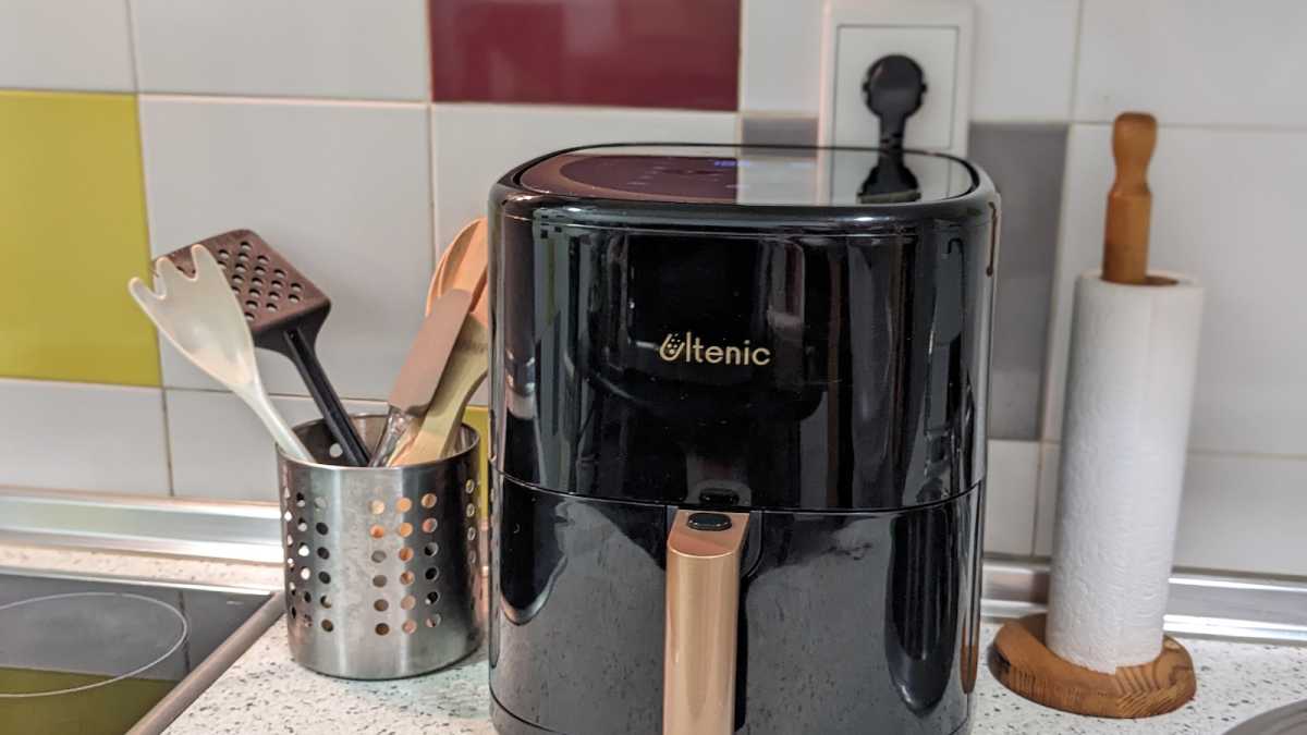 Airfryer Ultenic K10 en una cocina