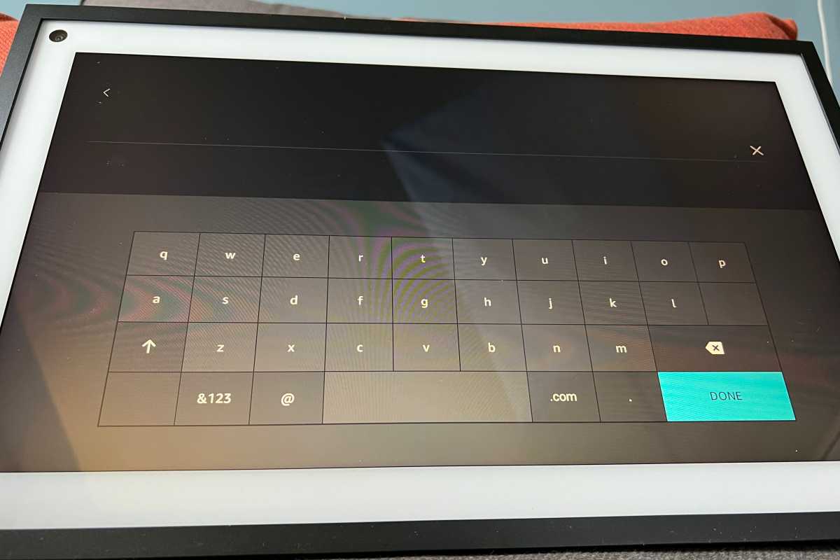 Clavier tactile dans l'interface Fire TV sur l'Echo Show 15