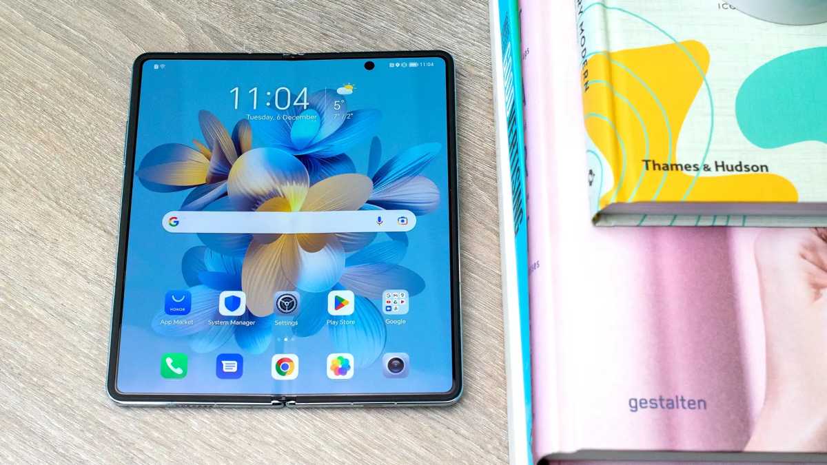 Primer contacto con el Honor Magic Vs, el móvil plegable que busca competir  con el Galaxy Fold