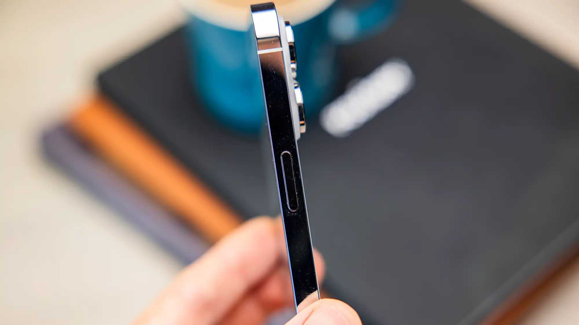 Side of the iPhone 14 Pro Max