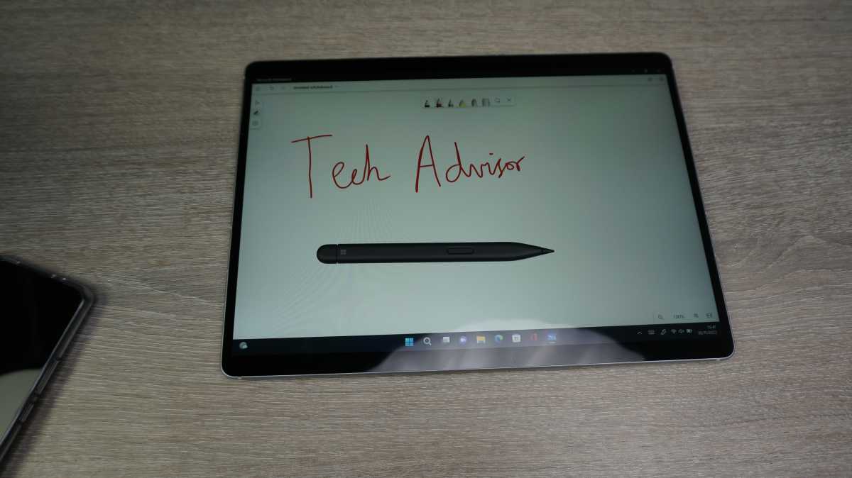Microsoft Surface Pro 9 - pen on screen