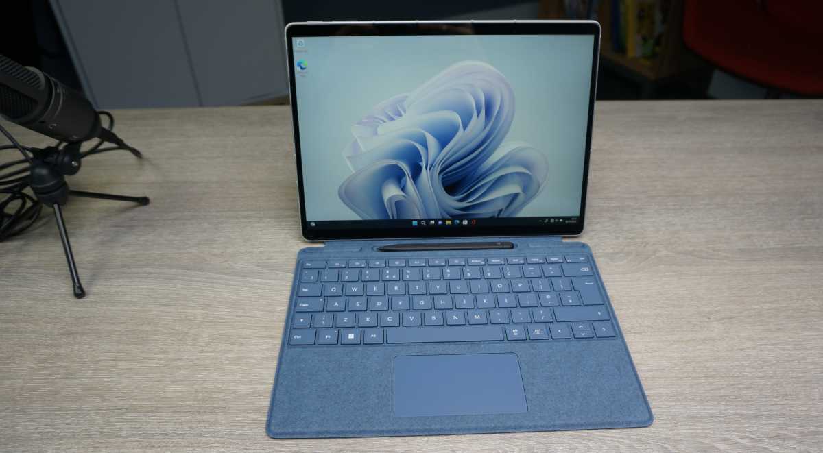 Microsoft Surface Pro 9 - tablet, keyboard and pen