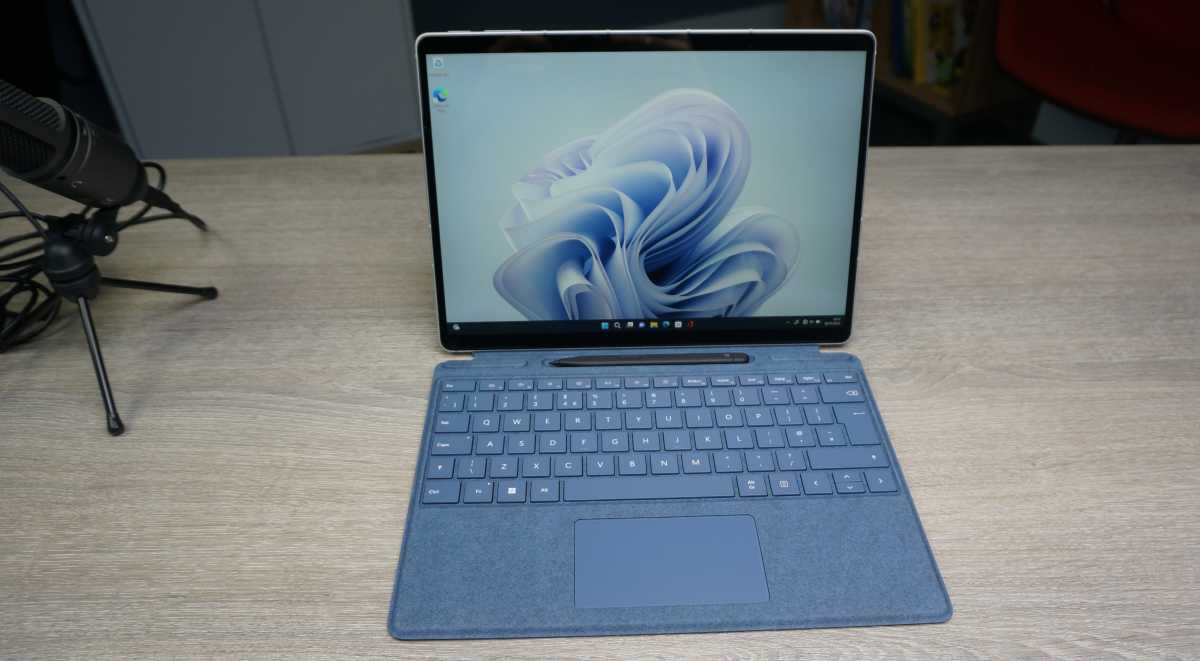 Microsoft Surface Pro 9 - tablet, keyboard and stylus