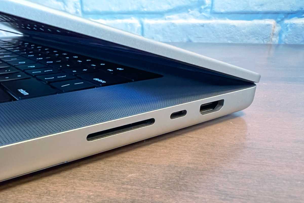 16-inch MacBook Pro connections