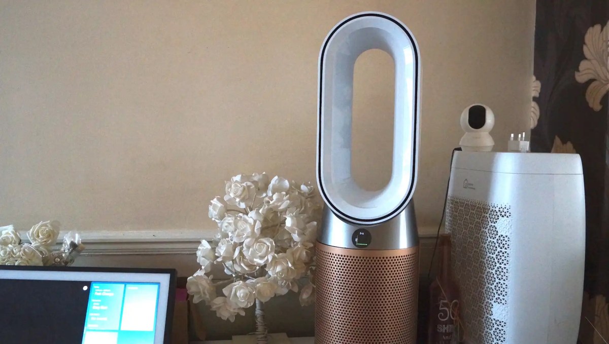 El Dyson Purifier Hot+Cool Formaldehyde sobre una mesa