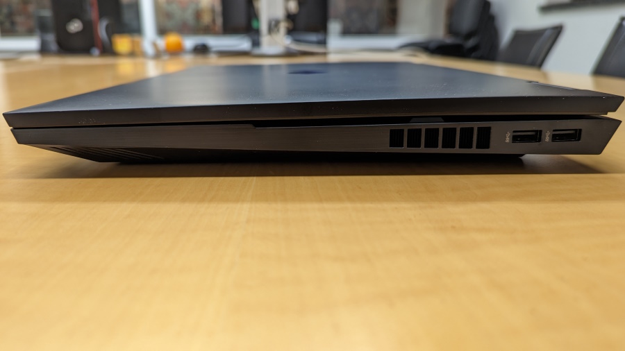 HP Omen 17 Anschlüsse rechts