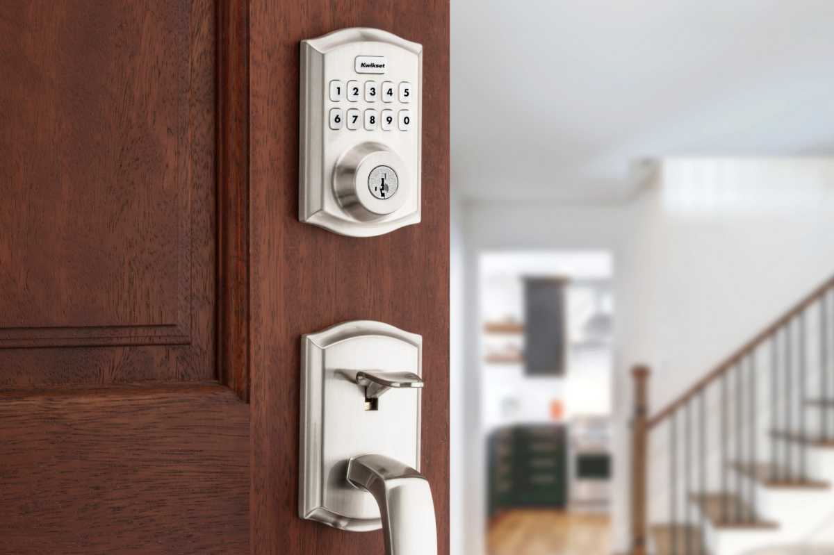 Pêne dormant Kwikset Home Connect 620 Z-Wave de style traditionnel