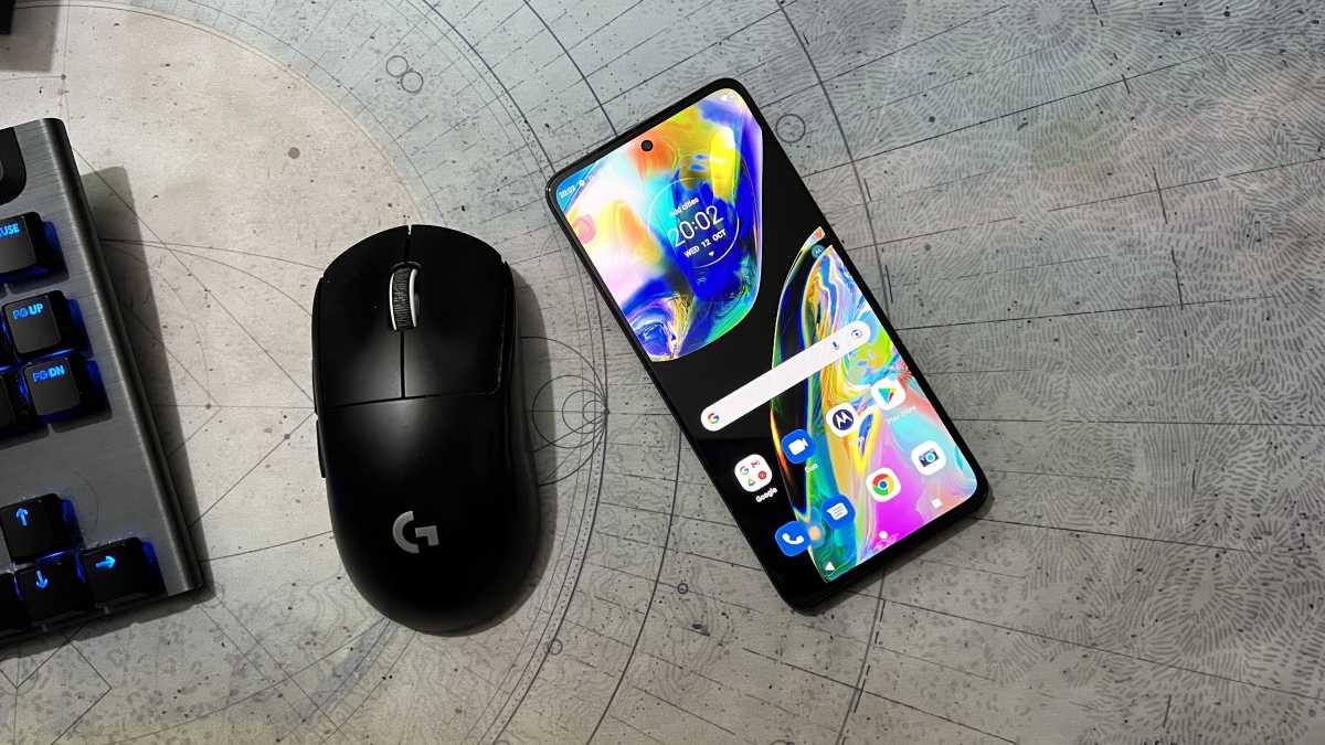 Motorola Moto G82 5G next to a gaming mouse