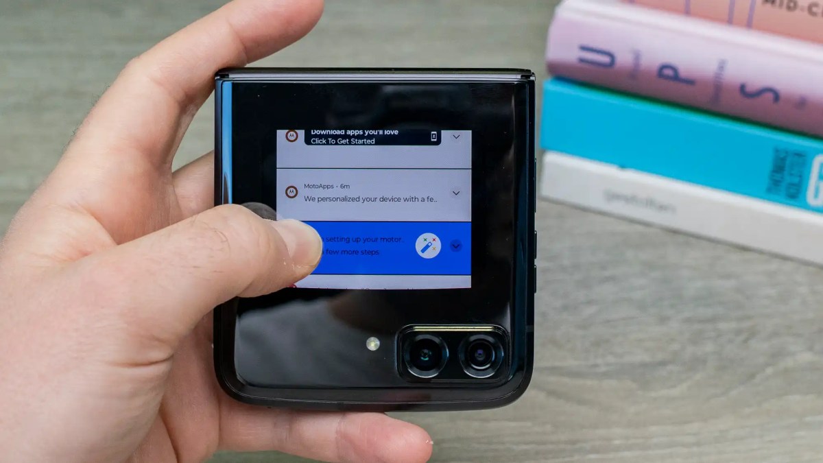 Pantalla externa del Motorola Razr (2022)