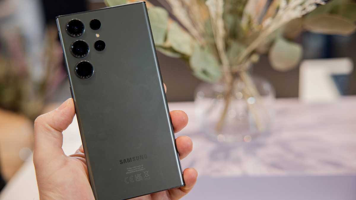 Samsung Galaxy S23 Ultra in hand