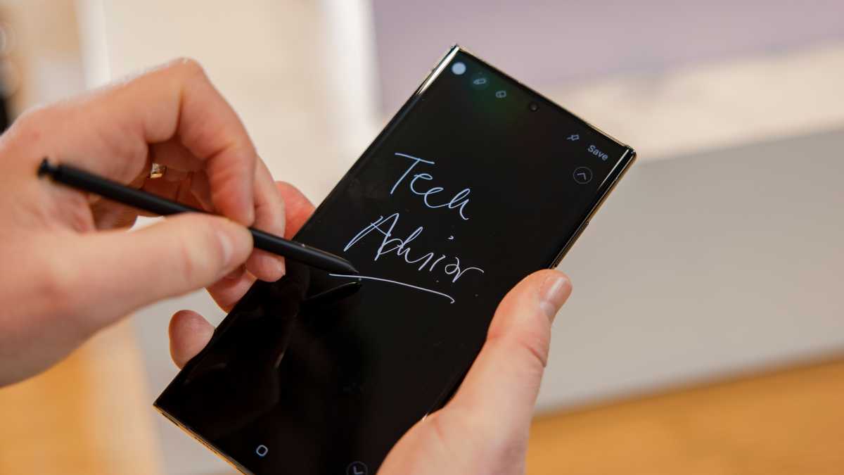 Samsung Galaxy S23 Ultra writing with Pen
