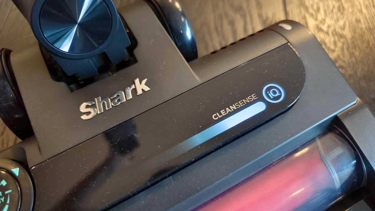 Shark Stratos cordless vacuum cleaner CleanSense iQ