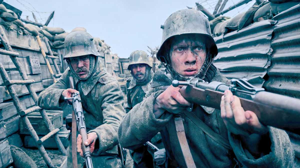 Soldados em uma trincheira no filme Tudo quieto na Frente Ocidental