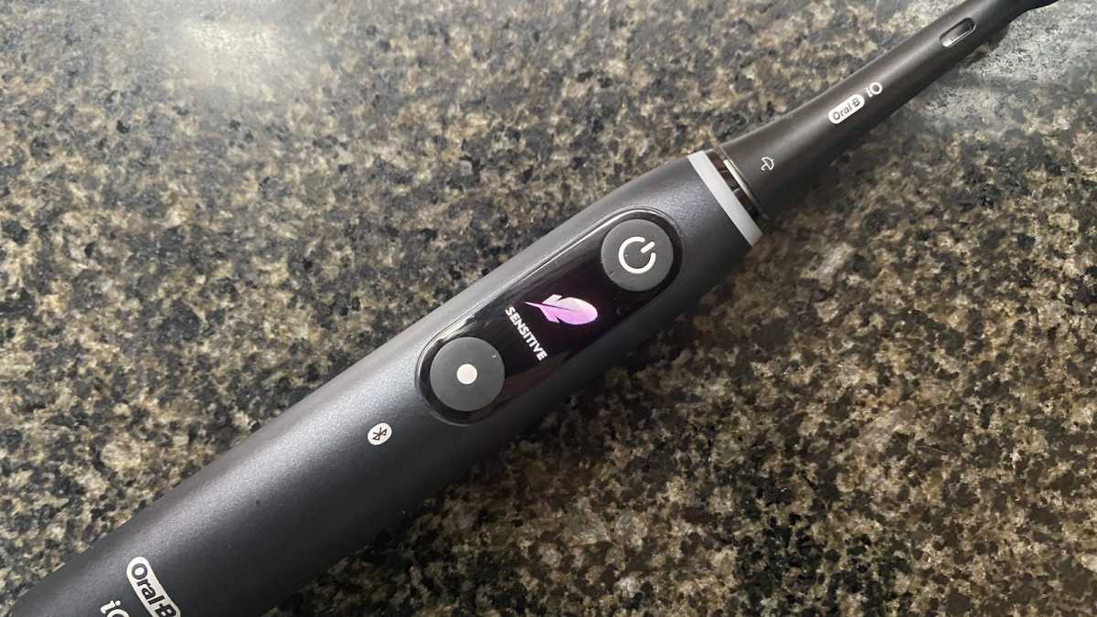Oral-B iO8 Review: a Little Luxury 2 Oral-B iO8 screen showing sensitive cleaning mode