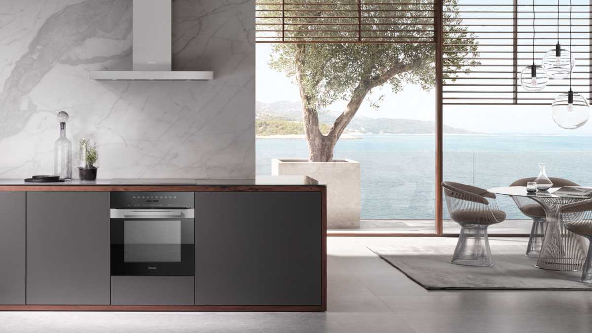 Oven and hob in a modern kitchen