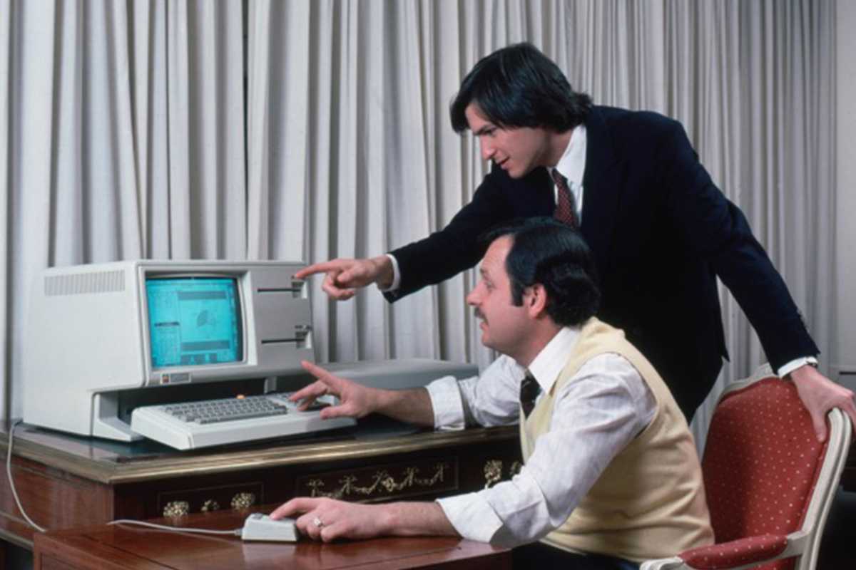 Steve Jobs with Apple Lisa computer
