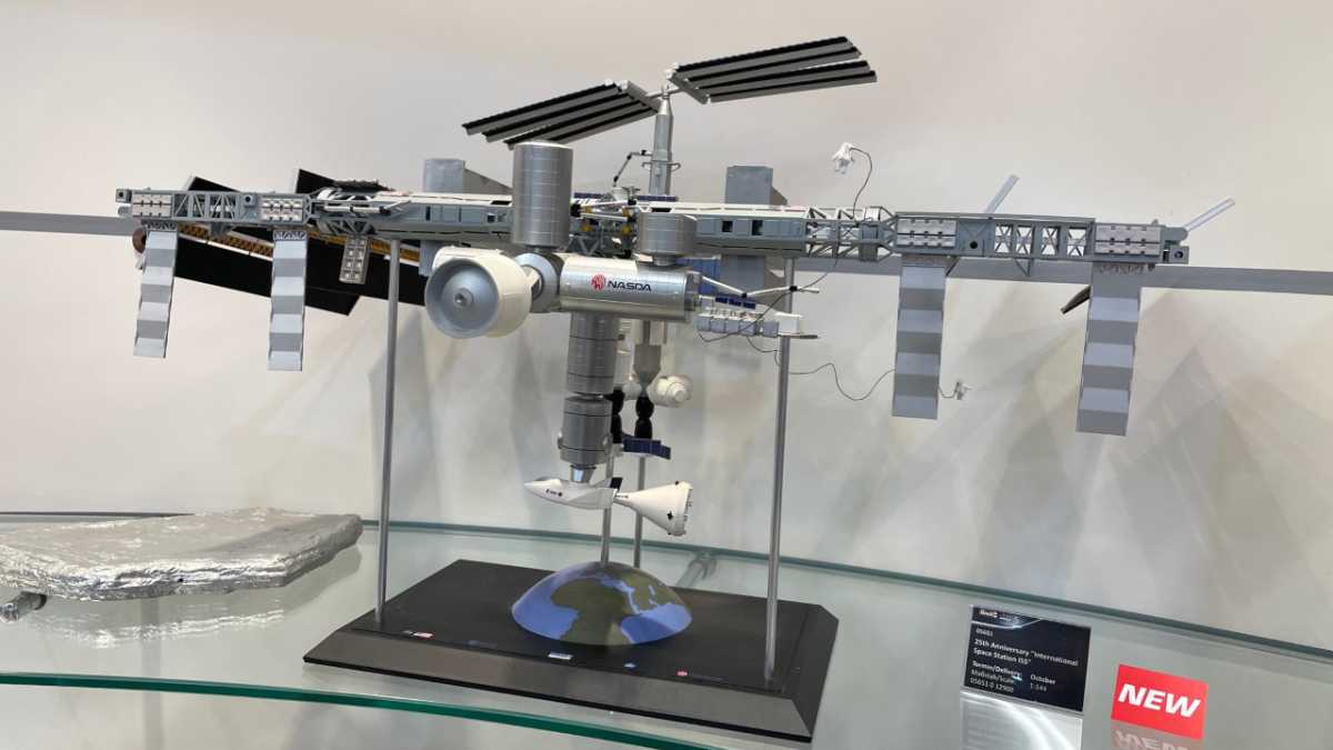 ISS von Revell