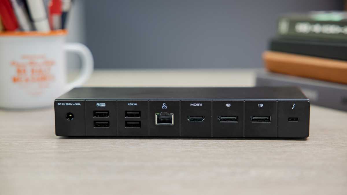  Anker 778 Thunderbolt 4 Dock Rear Ports