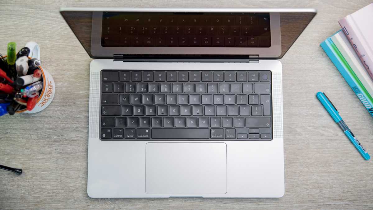 MacBook Pro M2 2023 keyboard