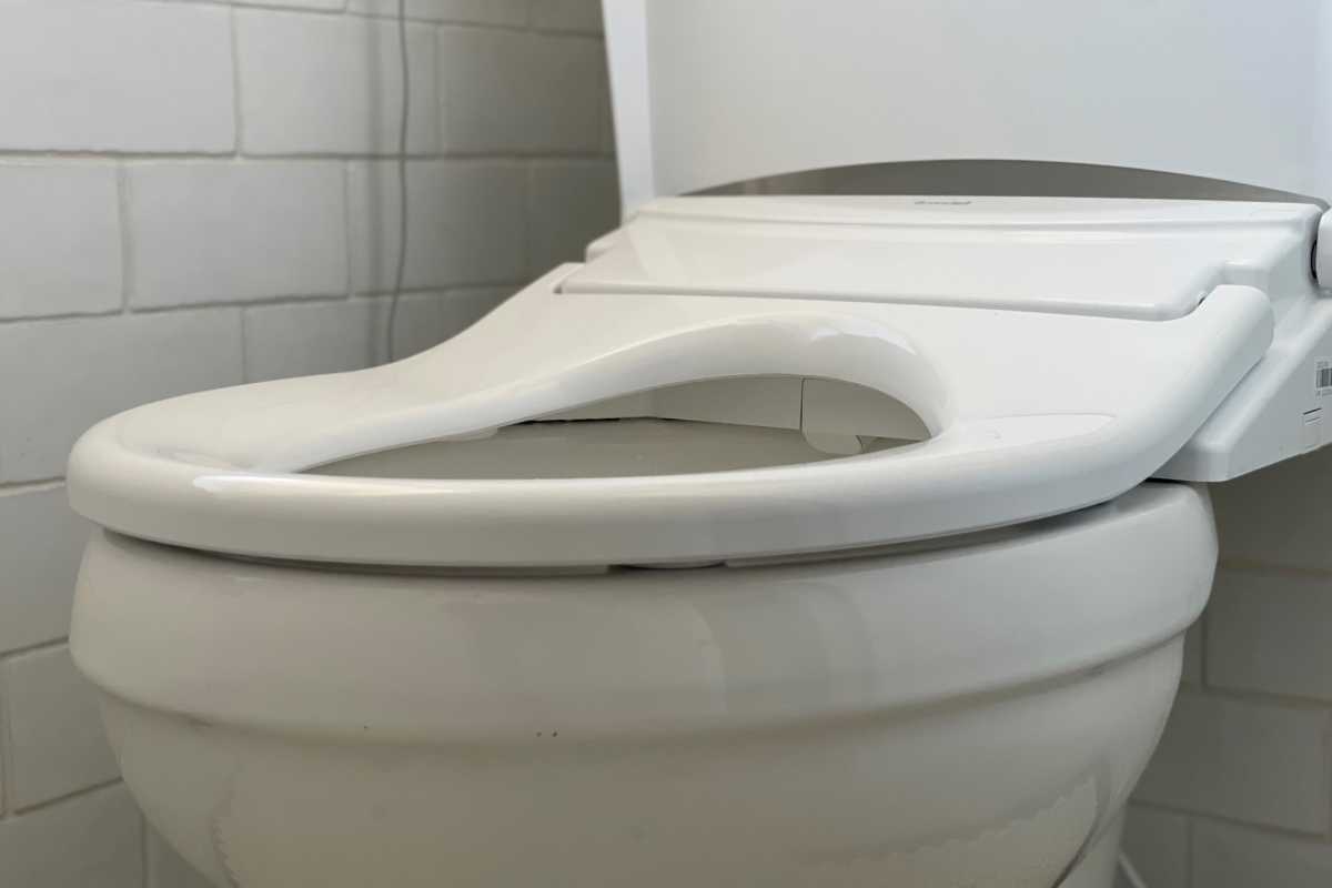 Brondell Swash Thinline CL2200 review A slender bidet seat TechHive