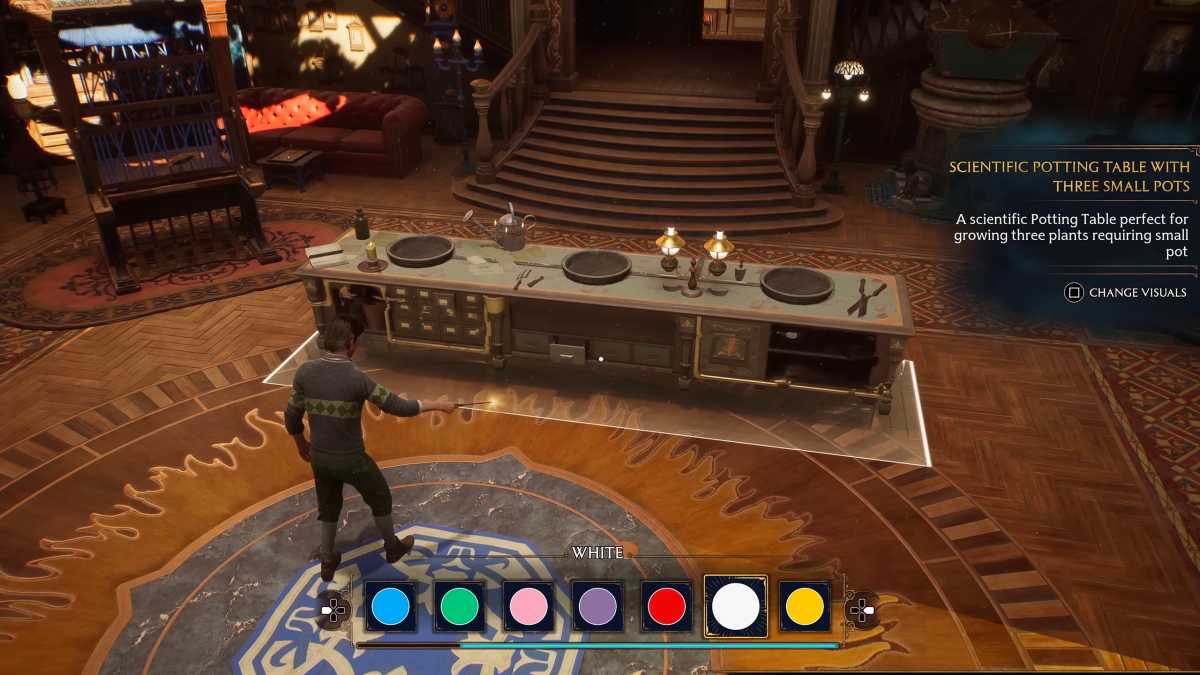 Die Geschichte geht so gut 60 Stunden, aber gerade im Raum der Wünsche können wir ein komplettes Zauberer-Loft einrichten. Hogwarts Legacy bietet locker genug Inhalt für 100 Stunden Spielspaß.