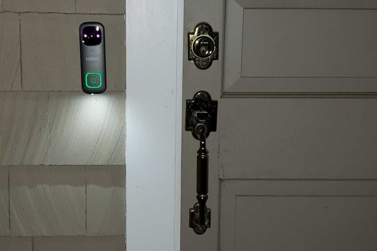 Lorex 1080p Wired Video Doorbell nightlight