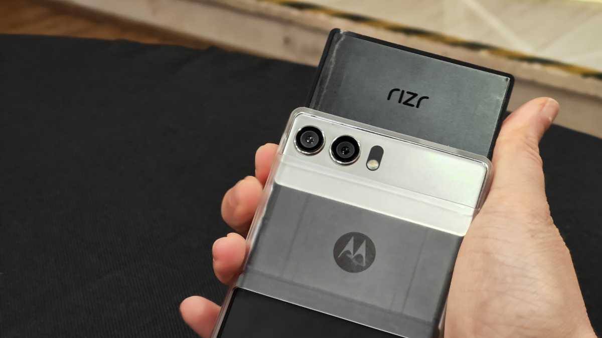 Concepto de móvil enrollable Motorola Rizr