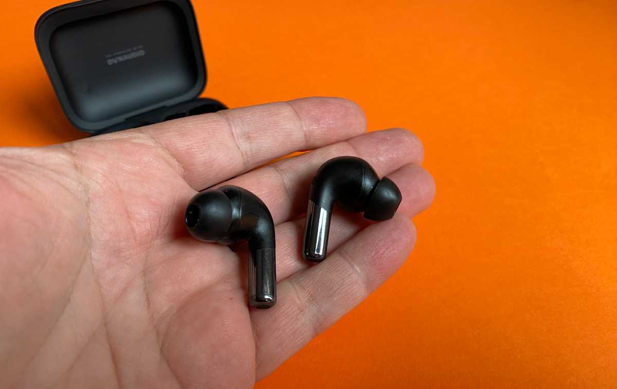 OnePlus Buds Pro 2 en mano