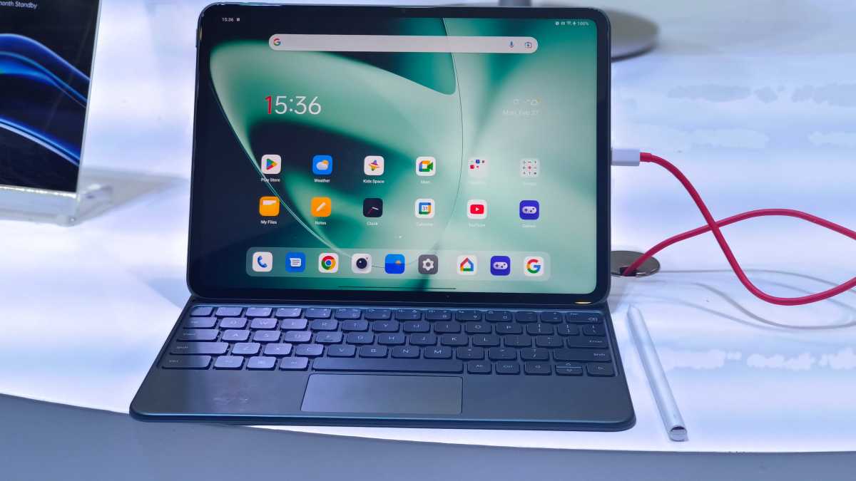 OnePlus Pad display and keyboard at MWC 