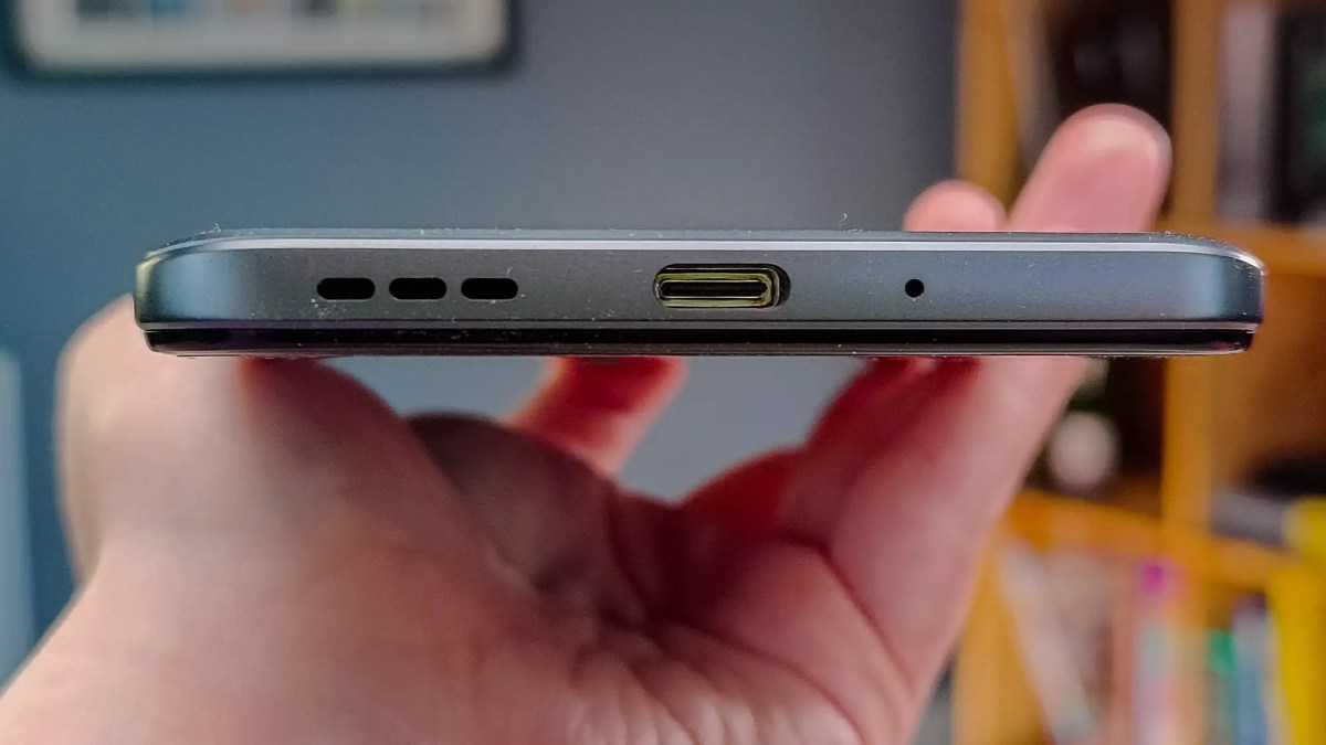 Puerto USB-C en la parte inferior del Poco X5 5G