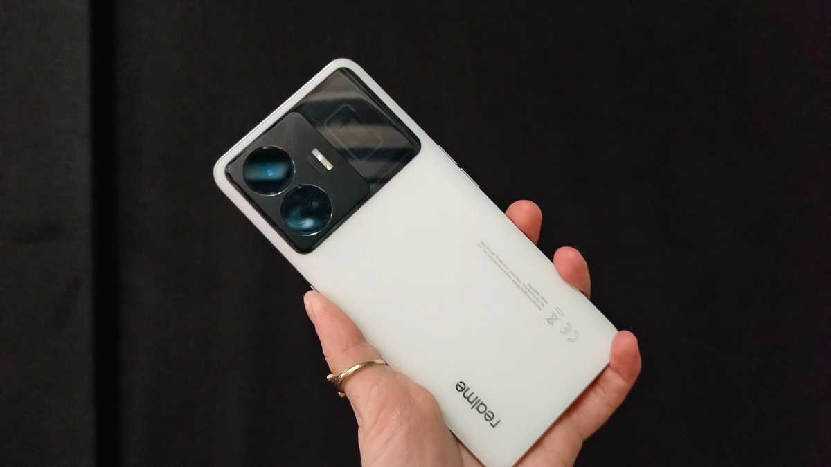 Realme GT3 hands-on review -  tests