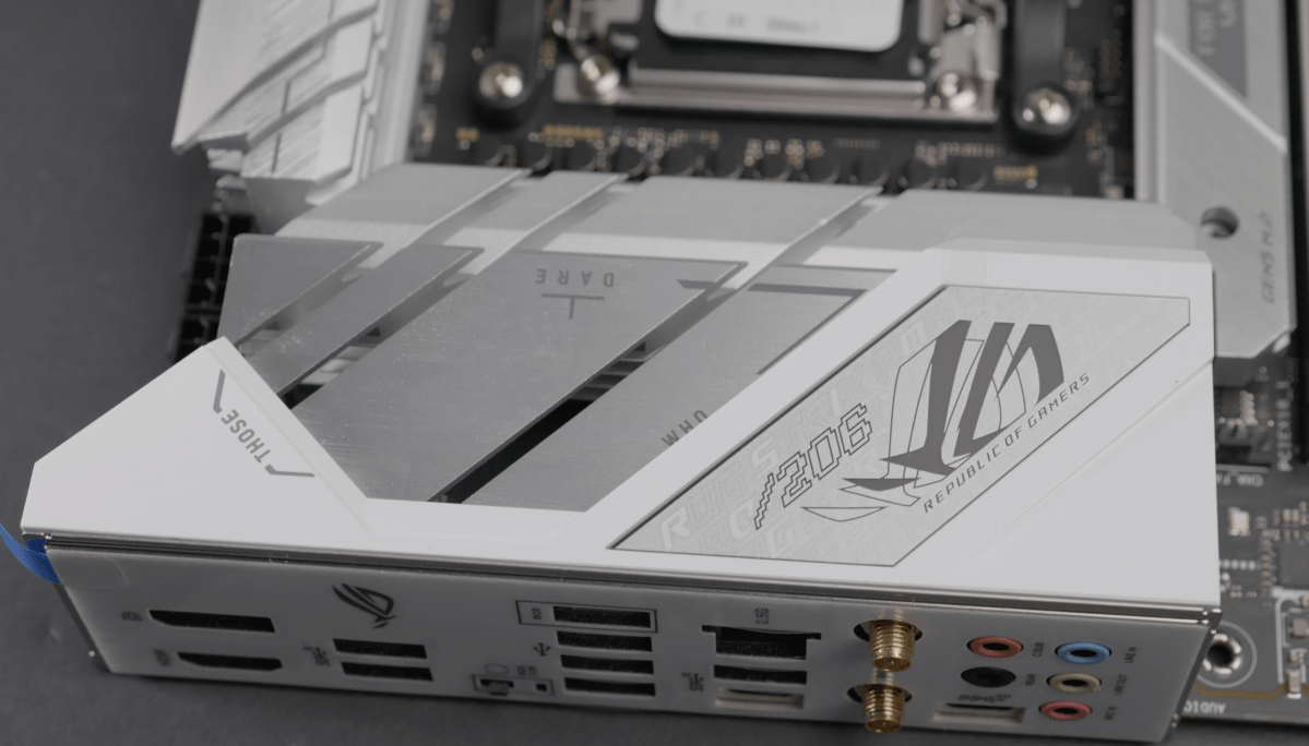 THE BEST OVERALL WHITE AMD MOTHERBOARD! ASUS ROG Strix B550-A