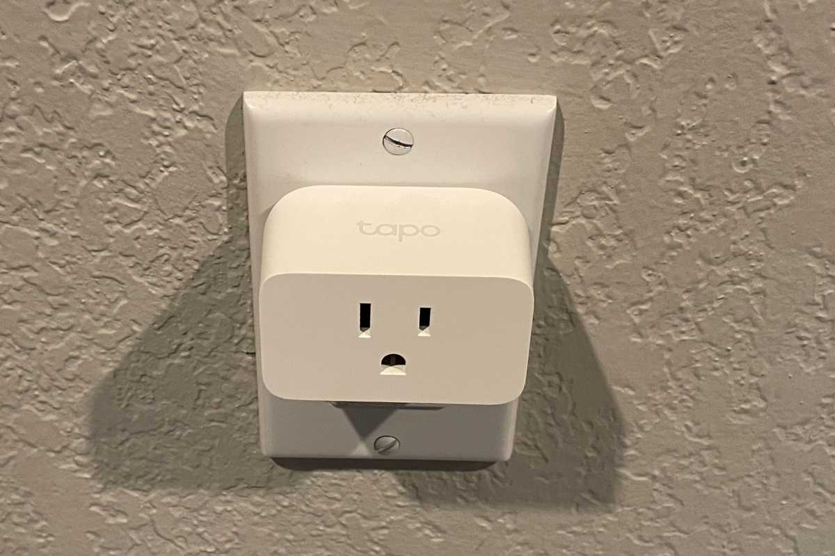 Tapo P125M Matter-compatible smart plug in outlet