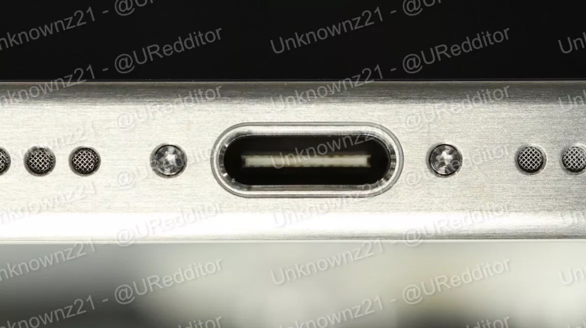 iPhone 15 USB-C port