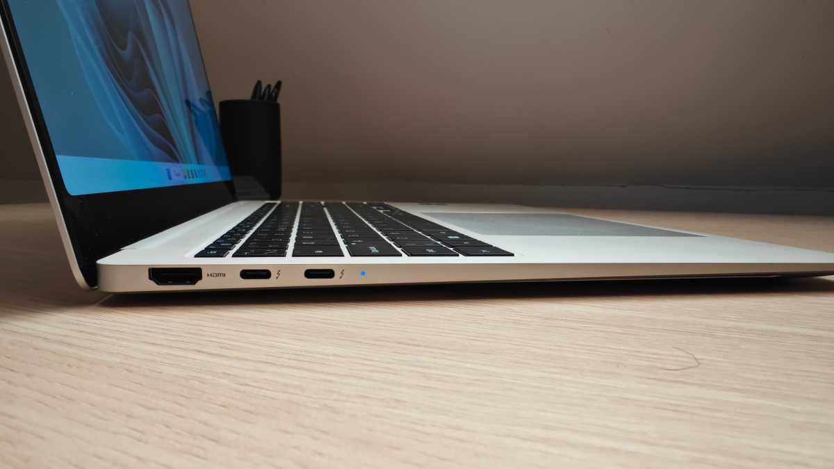 Samsung Galaxy Book 3 Pro 16in - ports
