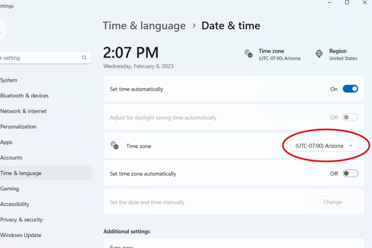 If this doesn’t seem to work, or you’d like to keep it set to a specific time zone, you can turn the automatic feature off and select a time zone from the drop-down menu. 
