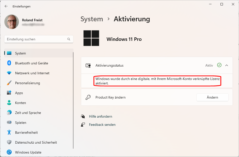 In den Windows-Einstellungen rufen Sie den Status der Aktivierung ab: Hier ist die digitale Lizenz bereits mit dem Microsoft-Konto verknüpft; anderenfalls lässt sich dies ändern.
