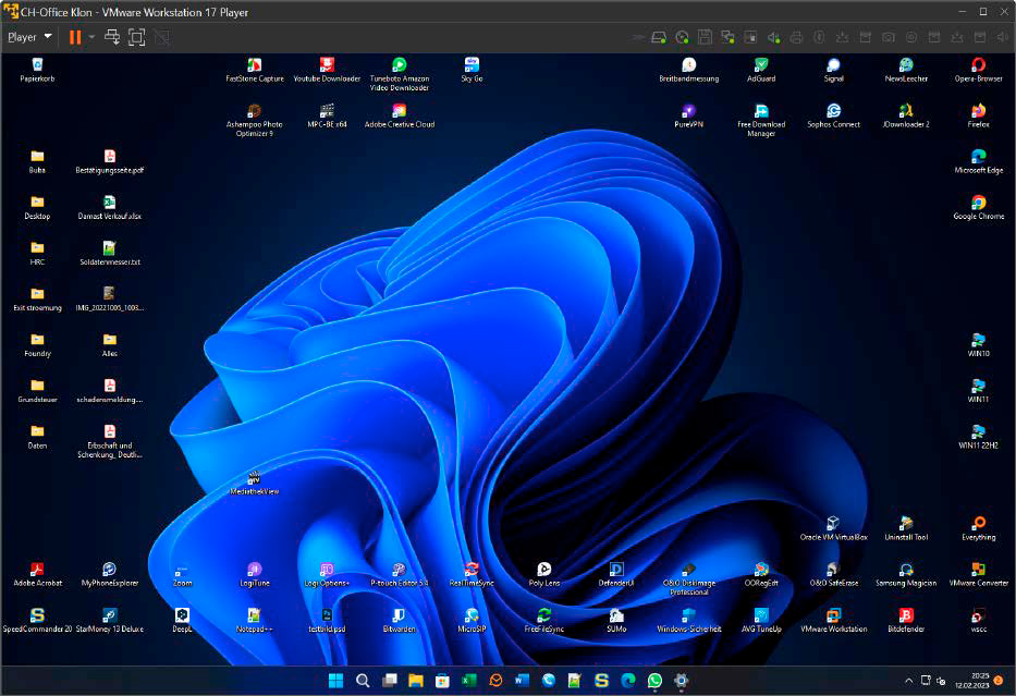 Der Host-PC läuft nun als virtuelles Gastsystem im Vmware Workstation Player. Sie können mit den meisten Anwendungen problemlos weiterarbeiten. Konflikte gibt es lediglich dann, wenn Dateien und Verzeichnisse auf anderen Laufwerken liegen, die nicht in die VM eingebunden sind.