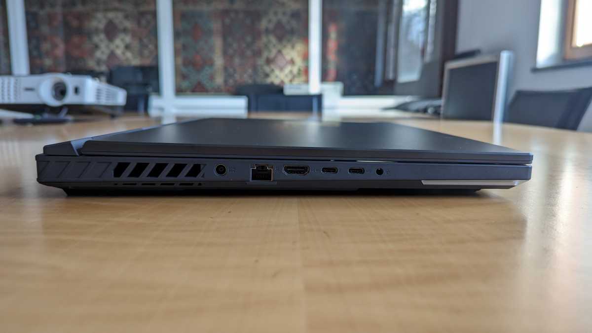 Asus ROG Strix G18 Anschlüsse links